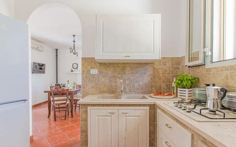 Trullo Poggio Con Piscina: Countertop, Küchengerät, Küche, Interior Design, Cabinetry, Flooring, Möbel, Major Appliance, Fussboden, Decke