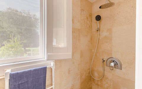 Trullo Della Quercia: Armatur, Wand, Badezimmer, Flooring, Installation, Fussboden, Zapfhahn, Duschkopf, Dusche, Zimmer