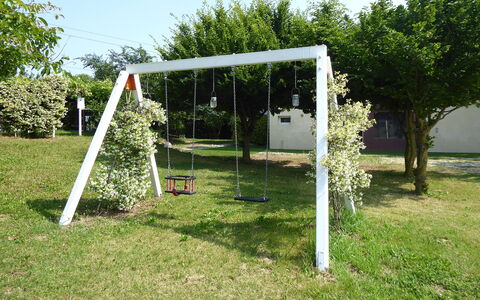Silea Apartments, Pool, Garden, Treviso: Garten, Schwingen, Rasen, Spielmittel, Schatten, Hinterhof, Garten, Landscaping, Park, Spielplatz