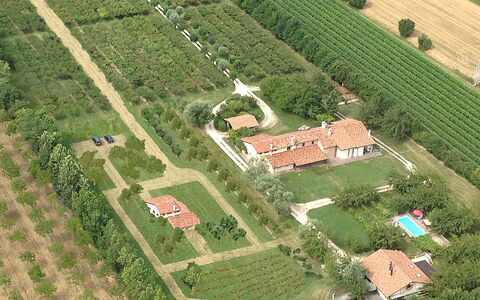 Silea Apartments, Pool, Garden, Treviso: Wohngebiet, Vogelperspektive, Haus, Landschaft, Luftaufnahmen, Einfach, Plantage, Dach, Grundstueck, Ländliches Gebiet