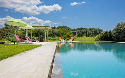 Villa Flaminia: Blau, Schwimmbad, Resort, Garten, Freizeit, Rasen, Landscaping, Gartenmöbel, Thermae, Eco Hotel