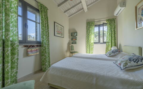 Villa Flaminia: Möbel, Interior Design, Schlafzimmer, Zuhause, Bett, Linens, Decke, Bedding, Fussboden, Bettdecke