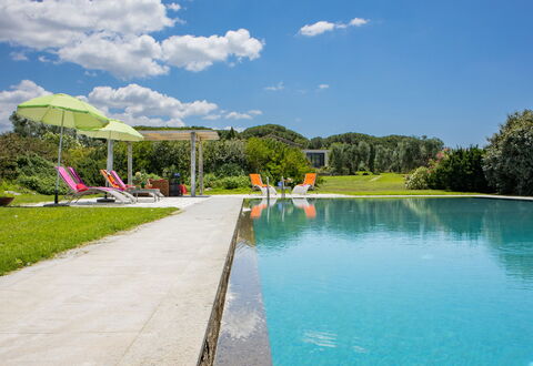 Villa Flaminia: Blau, Schwimmbad, Resort, Garten, Freizeit, Rasen, Landscaping, Gartenmöbel, Thermae, Eco Hotel