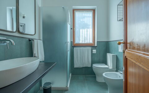 Ca' Nelly: Armatur, Badezimmer, Sinken, Bad Sink, Interior Design, Flooring, Zapfhahn, Fussboden, Installation, Toilette