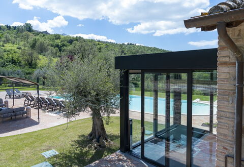 Villa Trasimena: Schwimmbad, Schatten, Eco Hotel, Resort, Landscaping, Estate, Gartenmöbel, Garten, Outdoor Struktur, Hinterhof