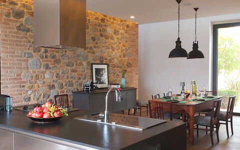 Podere Vigna Nuova: Möbel, Küche, Interior Design, Wand, Flooring, Countertop, Holz, Light Fixture, Decke, Cabinetry
