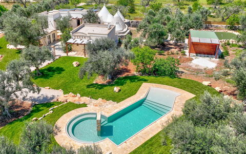 Trulli Corte Kalia, Golf & Puglia: Baum, Strauch, Landschaft, Garten, Landscaping, Estate, Kuppel, Garten, Rasen, Hinterhof
