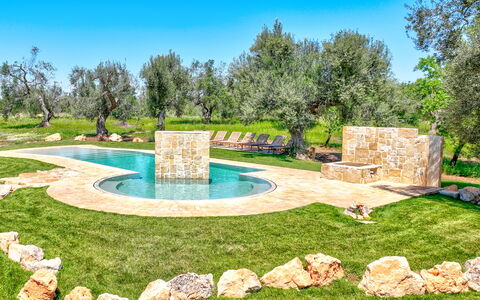 Trulli Corte Kalia, Golf & Puglia: Garten, Landscaping, Water Feature, Rasen, Hinterhof, Garten, Schwimmbad, Schatten, Park, Botanischer Garten