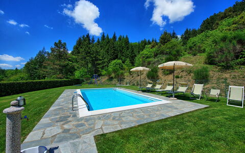 Villa Portole Due: Schwimmbad, Resort, Garten, Freizeit, Eco Hotel, Landscaping, Water Feature, Schatten, Flagstone, Thermae