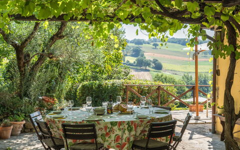 La Piccola Oasi: Möbel, Tabelle, Stuhl, Tischdecke, Küche & Esszimmer Tisch, Tisch Im Freien, Restaurant, Gartenmöbel, Garten, Schatten