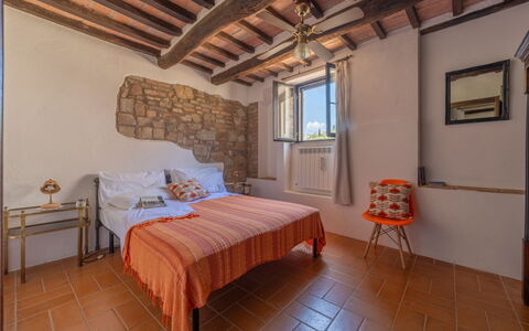 La Piccola Oasi: Wand, Schlafzimmer, Bett, Möbel, Bettdecke, Bedding, Linens, Interior Design, Zimmer, Bettrahmen