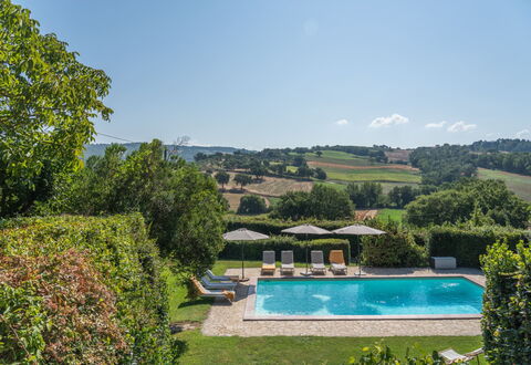 La Piccola Oasi: Schwimmbad, Resort, Garten, Estate, Landscaping, Eco Hotel, Sonnenliege, Gartenmöbel, Villa, Hinterhof