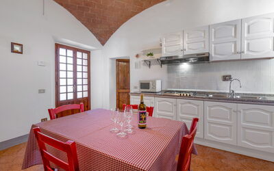 Rustico Apartment with Pool, Casole D'Elsa: Interior Design, Möbel, Flooring, Decke, Küche, Fussboden, Küchengerät, Zimmer, Cabinetry, Countertop