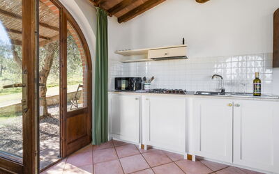 Noce Cottage with Pool, Casole D'Elsa: Interior Design, Flooring, Decke, Möbel, Zuhause, Küche, Zimmer, Countertop, Holzbeize, Cabinetry