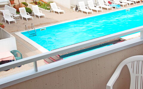 Marconi Seaside Residence, Pool, Wifi, Abruzzo: Schwimmbad, Gartenmöbel, Freizeit, Resort, Möbel, Sonnenliege, Urlaub, Hotel, Stuhl, Freizeitzentrum