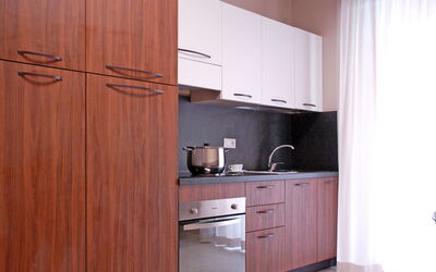 Marconi Seaside Residence - Trilo 6: Cabinetry, Holz, Major Appliance, Küche, Küchengerät, Interior Design, Flooring, Möbel, Countertop, Schrank