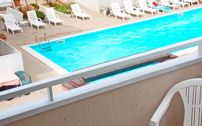 Marconi Seaside Residence, Pool, Wifi, Abruzzo: Schwimmbad, Gartenmöbel, Freizeit, Resort, Möbel, Sonnenliege, Urlaub, Hotel, Stuhl, Freizeitzentrum