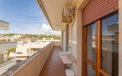 Giovanni Apartment In Gallipoli, Ac, Seaside: Wohnung, Wohngebiet, Balkon, Eigentumswohnung, Design, Daylighting, Holzbeize