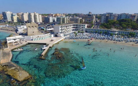 Sea View Apartment, Ac Gallipoli: Meer, Küsten Und Ozeanische Forms, Küste, Strand, Ufer, Resort, Eigentumswohnung, Ozean, Watercraft, Boot