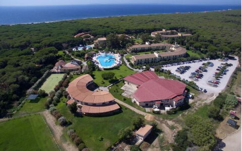 Nature & Country Resort Near The sea: Schwimmbad, Resort, Vogelperspektive, Ferienort, Luftaufnahmen, Hotel, Thermae, Strandresort, Urlaub