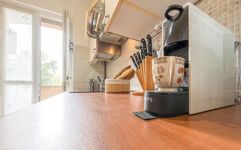 Lory House: Interior Design, Flooring, Küchengerät, Möbel, Countertop, Küche, Haushaltsgerät, Kleingeräte, Holzbeize, Zimmerpflanze
