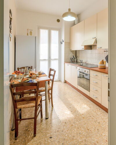 Lory House: Flooring, Fussboden, Interior Design, Holz, Decke, Möbel, Countertop, Zimmer, Beleuchtung, Küche