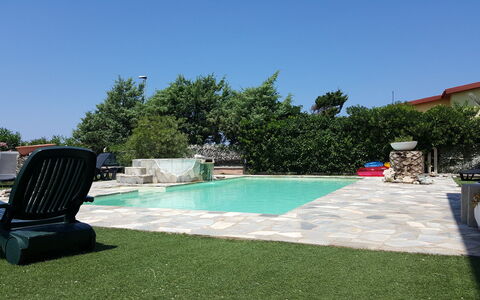 Residenza Agnese Sardegna: Schwimmbad, Garten, Schatten, Hinterhof, Freizeit, Resort, Landscaping, Flagstone, Garten, Rasen