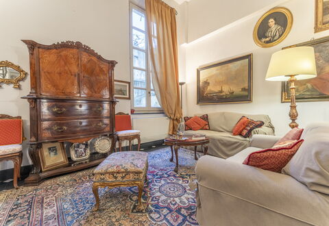 Portello Square Lux Apartment Genova: Möbel, Interior Design, Flooring, Fussboden, Zimmer, Wohnzimmer, Bilderrahmen, Wohnung, Formen, Couch