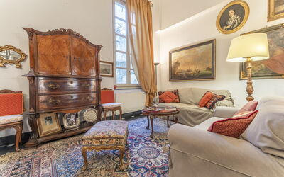 Portello Square Lux Apartment Genova: Möbel, Interior Design, Flooring, Fussboden, Zimmer, Wohnzimmer, Bilderrahmen, Wohnung, Formen, Couch