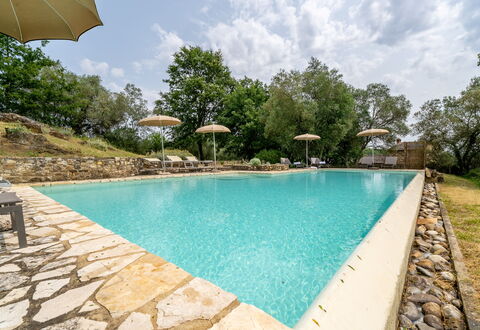 In the Heart of Chianti, Pool, Wifi, View - Lillia: Schwimmbad, Garten, Water Feature, Resort, Schatten, Estate, Landscaping, Eco Hotel, Gartenmöbel, Hinterhof