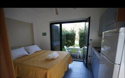 Residence Sant'andrea, Catanzaro, Calabria: Schwimmbad, Gartenmöbel, Hotel, Sonnenliege, Villa