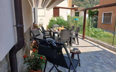 Irene: Möbel, Stuhl, Gartenmöbel, Schatten, Veranda, Balkon, Blumentopf, Zimmerpflanze, Tisch Im Freien, Outdoor Struktur