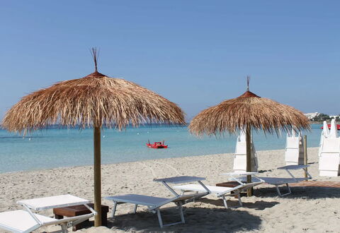 Villa Porto Cesareo Con Parcheggio: Gewässer, Gartenmöbel, Strand, Regenschirm, Sommer, Veranstaltung, Schatten, Meer, Dachdecken, Küsten Und Ozeanische Forms