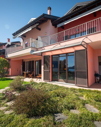 Anna: Flooring, Interior Design, Fussboden, Wohnung, Balkon, Decke, Eigentumswohnung, Stuhl, Schatten, Veranda
