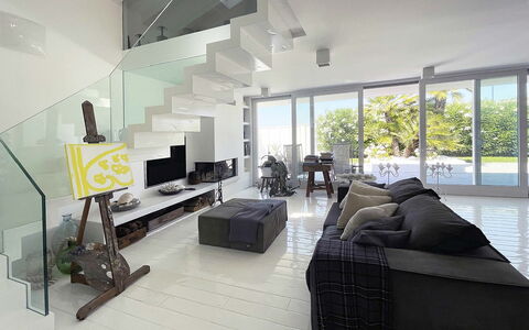 Villa Rosa Del Mare: Interior Design, Möbel, Flooring, Fussboden, Couch, Decke, Wohnzimmer, Zuhause, Tabelle, Wohnung