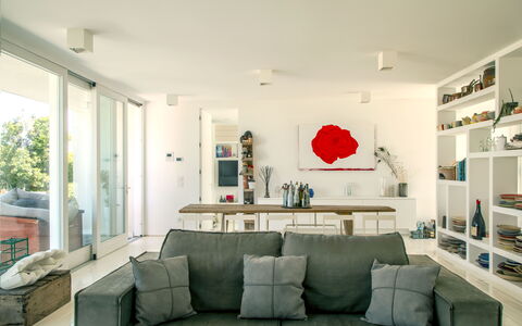 Villa Rosa Del Mare: Möbel, Interior Design, Flooring, Couch, Fussboden, Wand, Zimmer, Wohnzimmer, Decke, Tabelle