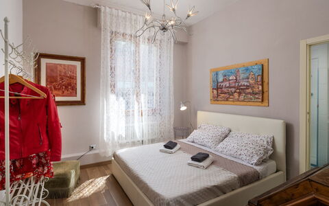 Casamia Tuscan Oasis: 4Br Panoramic Penthouse, Sky: Möbel, Interior Design, Schlafzimmer, Bett, Fussboden, Flooring, Zimmer, Holz, Decke, Bedding
