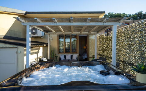 Casamia Tuscan Oasis: 4Br Panoramic Penthouse, Sky: Verbundwerkstoff, Schwimmbad, Schatten, Gartenmöbel, Design, Jacuzzi, Outdoor Struktur, Eco Hotel, Resort