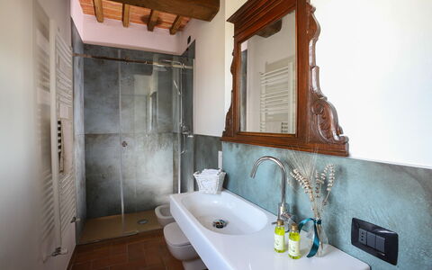 Capanna Di Elfo: Armatur, Flooring, Interior Design, Fussboden, Zapfhahn, Beleuchtung, Installation, Badezimmer, Sinken, Bad Sink
