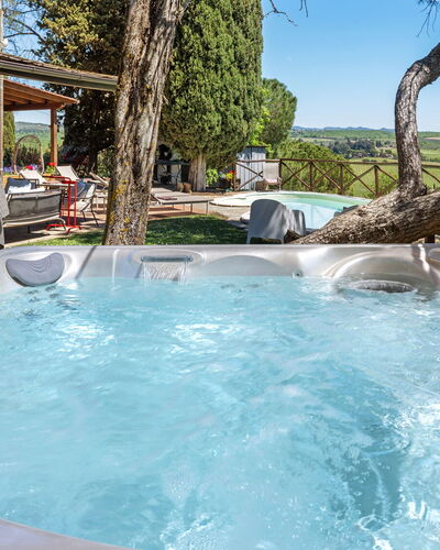 Capanna al Lago, Chianti Heritage with Vineyards V: Schwimmbad, Resort, Möbel, Gartenmöbel, Freizeit, Eco Hotel, Schatten, Thermae, Regenschirm, Hotel