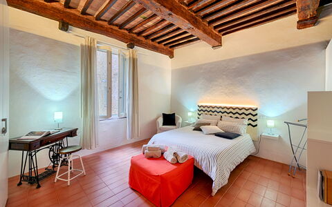 The Silent Courtyard Retreat: Spacious 2-Bedroom S: Interior Design, Schlafzimmer, Möbel, Flooring, Fussboden, Decke, Zuhause, Zimmer, Bett, Bettrahmen