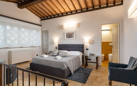 Villa Cortona: Eco-Sustainable Luxury Estate with: Möbel, Interior Design, Bett, Schlafzimmer, Decke, Bedding, Fussboden, Beleuchtung, Zimmer, Bettdecke