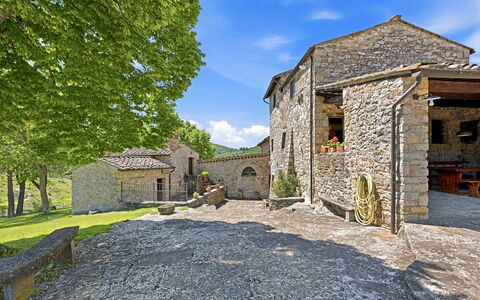 La Dimora del Chianti Dimora: Stunning Tuscan Ston: Wand, Gebäude, Haus, Die Architektur, Ländliches Gebiet, Landschaft, Steinwand, Zuhause, Dach, Hütte