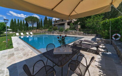 La Dimora del Chianti Dimora: Stunning Tuscan Vill: Schwimmbad, Gartenmöbel, Möbel, Resort, Flagstone, Garten, Schatten, Landscaping, Eco Hotel, Stuhl