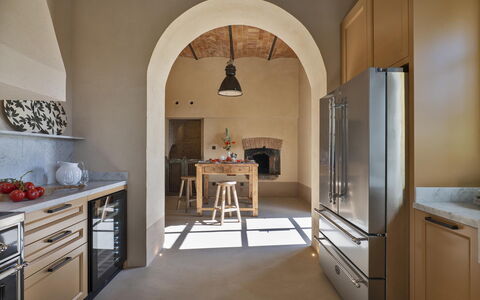 Villa del Mangia, 5Panoramic Pool and Chef Service: Möbel, Interior Design, Flooring, Wand, Holz, Fussboden, Küche, Decke, Countertop, Beleuchtung