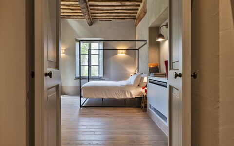Villa del Mangia, 5Panoramic Pool and Chef Service: Wand, Interior Design, Möbel, Flooring, Decke, Holz, Fussboden, Schlafzimmer, Bett, Beleuchtung