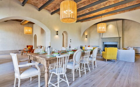 Villa del Mangia, 5Panoramic Pool and Chef Service: Möbel, Interior Design, Flooring, Wand, Tabelle, Fussboden, Holz, Decke, Stuhl, Esszimmer