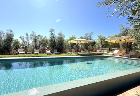 Villa del Mangia, 5Panoramic Pool and Chef Service: Schwimmbad, Baum, Resort, Gartenmöbel, Garten, Schatten, Eco Hotel, Landscaping, Hazienda, Estate