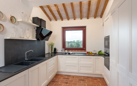 Marielena Authentic Chianti Retreat: Panoramic Vie: Küche, Countertop, Interior Design, Flooring, Küchengerät, Cabinetry, Holz, Möbel, Fussboden, Zuhause
