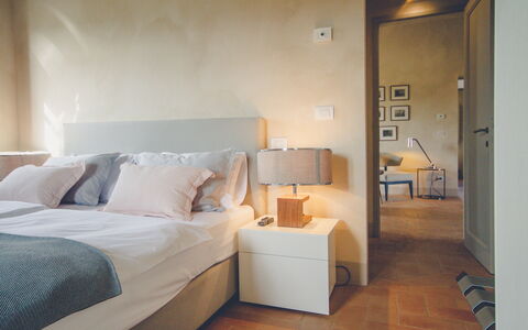 Villa Petrosa: Your Private Escape Overlooking the: Bett, Möbel, Schlafzimmer, Wand, Interior Design, Bedding, Bettdecke, Fussboden, Flooring, Linens